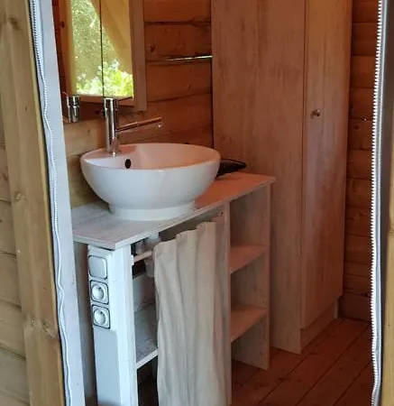 Camping Les Cent Chênes Camping 4*