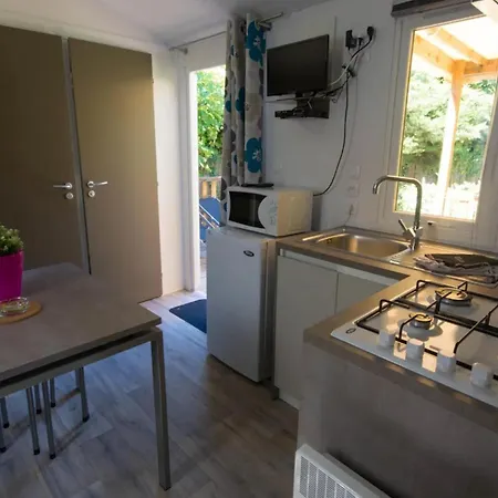 Kamp alanı Les Cent Chenes 4*