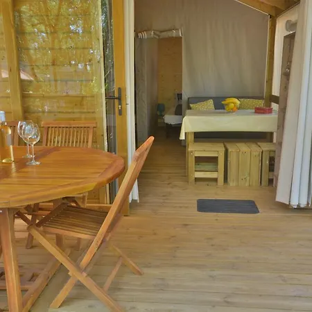 Camping Les Cent Chênes Camping 4*