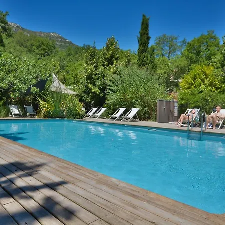 Camping Camping Les Cent Chênes 4*